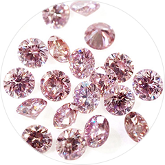 とても希少性の高い天然のピンクダイヤモンドを使用しています（鑑別カードをお付けします）